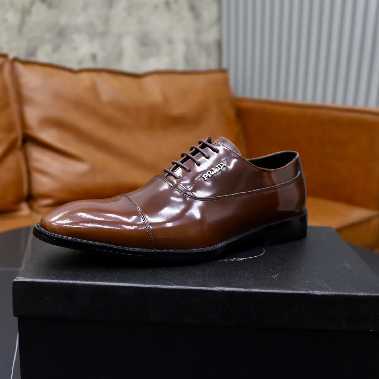 Ex-factory price: 540💰🙅‍♂️🙅‍♂️🙅‍♂️ Brand: PRADA Standard code: Men's code 38-44 (45 can be customized) Grade: Same style as the official website Original order quality Material: Original cowhide surface Comfortable cowhide lining Original outsole Style category: Men's fashionable casual leather shoes Distinguished big-name luxury elements Top luxury Color: actual picture color